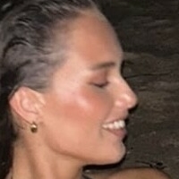 Еби Егълитън Голи