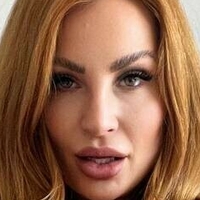 азиатска бикини мацка Голи
