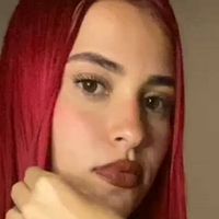 Ава от Спасители на плажа Голи