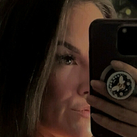 Си.Никол Голи