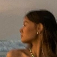 Ела Грейс Червето Голи