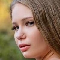 Евърли Ланес Голи