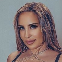 Мила Лав Голи