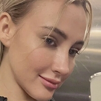 Моли Дивайн Голи
