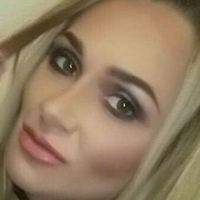 Натали Апълбум Голи