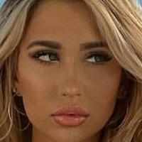 Никита Съливан Голи