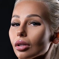 Никола Рихова Голи