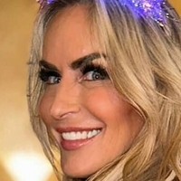 Саманта XO Суингър DJ Голи