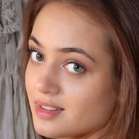 Софи Енджел Голи